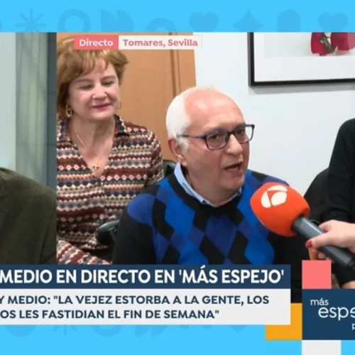 Juan y Medio se emociona en 'Espejo Público' al recibir los mensajes de cariño de un grupo de ancianos fans de su programa