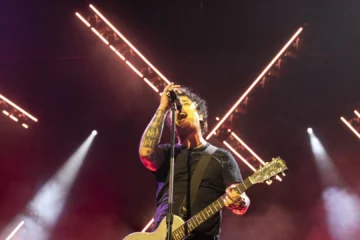 Green Day reniega de Elon Musk y cambia la letra de 'American Idiot' para dedicársela