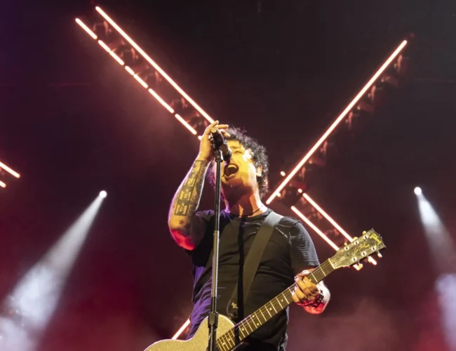 Green Day reniega de Elon Musk y cambia la letra de 'American Idiot' para dedicársela