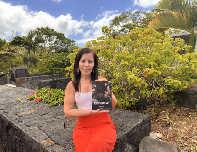 Ana Victoria Barresi presenta su primer libro «En sincronía», un viaje hacia el despertar personal