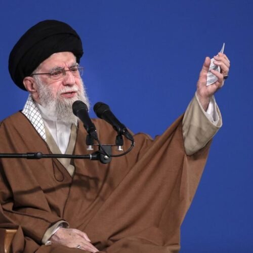 El líder supremo iraní, el ayatolá Jamenei, nombra a tres posibles sucesores por si le matan