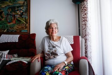 Así vacían la cuenta de una señora de 90 años tras robarle el móvil: “Te dan largas para hacer muchas operaciones”