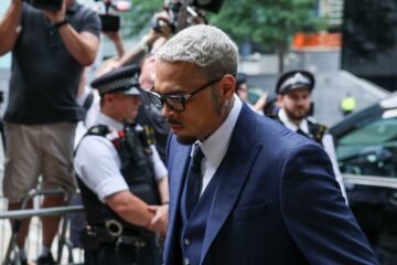 Chris Brown se declara no culpable de la agresión a un productor musical que le llevó a la cárcel