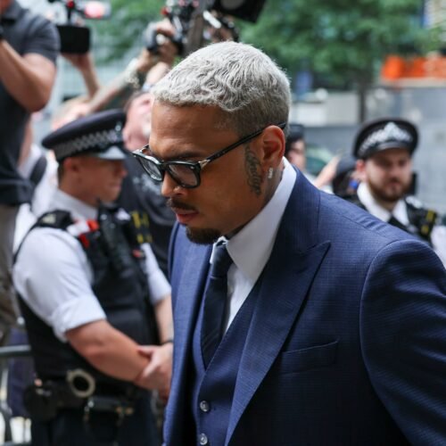 Chris Brown se declara no culpable de la agresión a un productor musical que le llevó a la cárcel