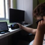 Un estudio asocia la alta adicción a las pantallas con ideas suicidas y problemas de salud mental en menores