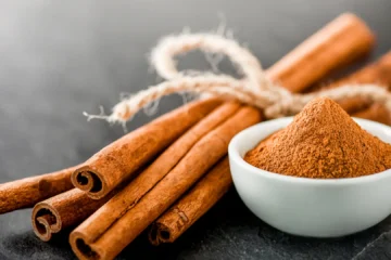 La especia habitual en las cocinas de España que podría hacer que algunos medicamentos sean menos efectivos