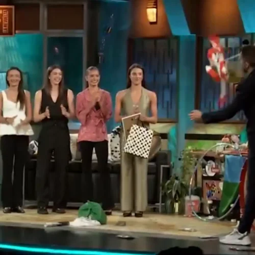 Broncano rompe el regalo de las campeonas de Europa de Gimnasia Rítmica: &quot;¿Por qué me silbais?&quot;