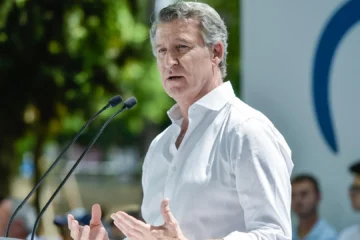 Feijóo quiere &quot;leer el libro completo de las corrupciones del sanchismo&quot; antes de decidir si presenta una moción de censura