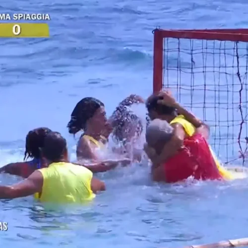 Dos concursantes del 'Supervivientes' italiano se agreden y tratan de ahogarse durante una prueba acuática