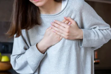 Diagnostican un cáncer en etapa avanzada a una mujer después de que los médicos confundieran sus síntomas con ansiedad