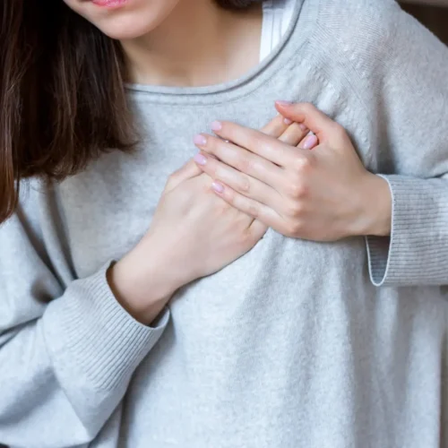Diagnostican un cáncer en etapa avanzada a una mujer después de que los médicos confundieran sus síntomas con ansiedad