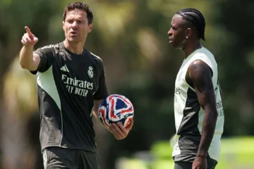 Las sensaciones de Xabi Alonso en su primer encuentro con Vinícius: &quot;Reconocí su forma de ser, tiene un gran corazón&quot;