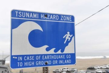 Uno de los peores terremotos de la historia deja olas de cinco metros en Rusia, alertas de tsunami, evacuaciones masivas en Japón y alarmas en Hawai y California