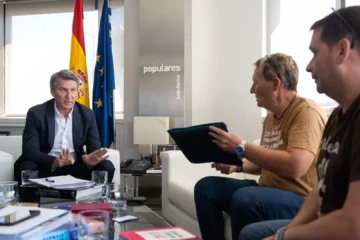 Feijóo promete a las víctimas de la DANA ayudar a que Mazón y Sánchez coordinen mejor sus planes de reconstrucción