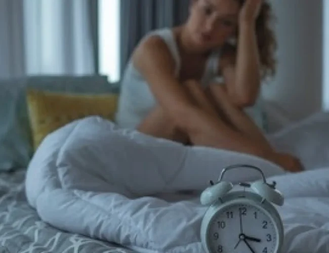 La afección que padecen numerosas personas en España y altera el descanso, especialmente en verano