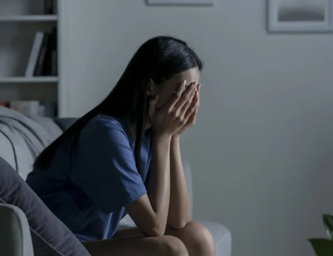 Qué es el 'splitting' y qué hacer si sientes que todo el mundo a tu alrededor te decepciona