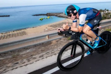 La historia de Adrián Nuez, el triatleta con linfoma de Hodgkin: «Es algo que me ha tocado vivir, pero no se lo deseo a nadie»