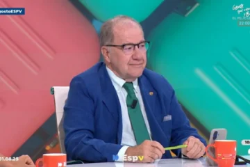 El psiquiatra José Carlos Fuertes, sobre las vacaciones de los políticos: «Su trabajo no es duro, es darle a un botoncito»