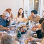 De reuniones constantes a encuentros obligados: cuando la Navidad se convierte en una excesiva maratón social