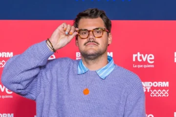 Greg Taro: «Que el ganador no vaya a Eurovisión es positivo, todos los recursos se están concentrando en el Benidorm Fest»