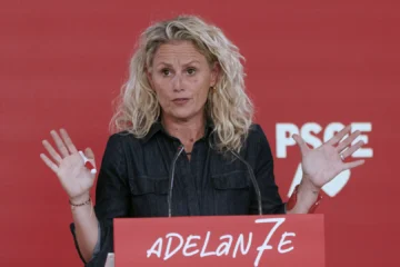 El PSOE intenta desvincular los malos resultados autonómicos del escenario nacional y señala a Feijóo por el auge de Vox