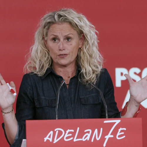 El PSOE intenta desvincular los malos resultados autonómicos del escenario nacional y señala a Feijóo por el auge de Vox