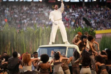 Bad Bunny convierte el ‘show’ de la Super Bowl en un homenaje a su cultura: «Todo el mundo quiere ser latino»