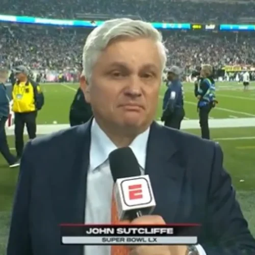 Las lágrimas del reportero latino de ESPN tras el ‘show’ de Bad Bunny: «Le cantó en español a la fiesta más importante de los americanos»