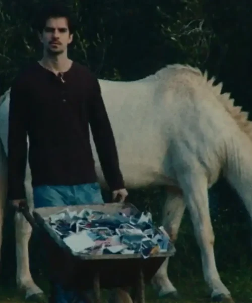 Xavibo cierra su manual del desafecto con ‘Las fotos’, un tema que aborda la memoria selectiva y el amor propio