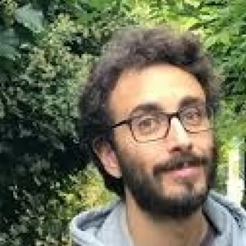 David Muñoz Mateos habla de un hombre criado en el monte, que se resiste a entender la civilización, en ‘Entre las hojas escondido’