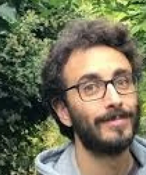 David Muñoz Mateos habla de un hombre criado en el monte, que se resiste a entender la civilización, en ‘Entre las hojas escondido’