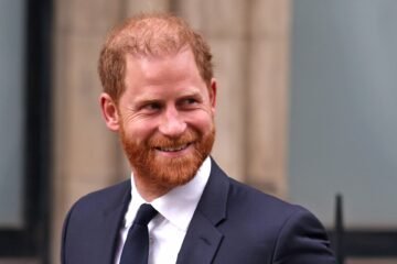 El príncipe Enrique muestra su apoyo a las familias que han perdido a sus hijos por el uso de las redes y se enfrentan a un histórico juicio: “Ninguno debería estar aquí”