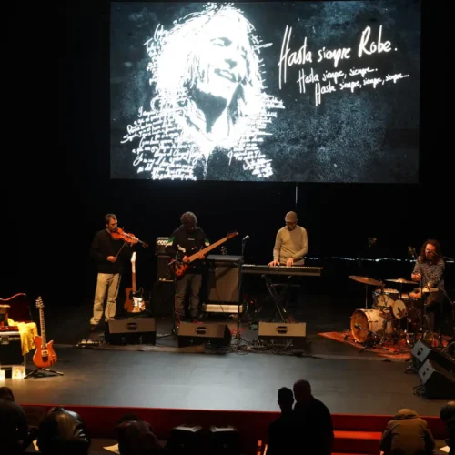 La familia de Robe Iniesta pide respeto por los ‘homenajes’ que se van de las manos y acaban siendo un «circo de los horrores»