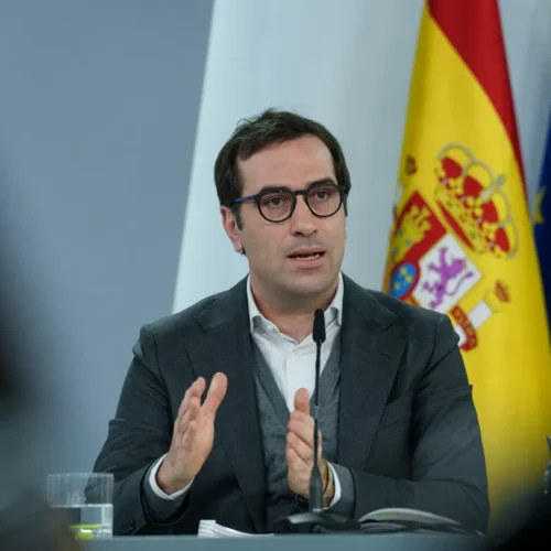 Cuerpo asegura que las gasolinas se han disparado hasta un 28% por la guerra en Irán y admite que son «el mayor reto» para el Gobierno