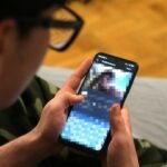 Así viven los adolescentes el acceso a la pornografía en sus móviles: “No recuerdo cuándo fue la primera vez”