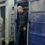El príncipe Harry vuelve a viajar por sorpresa a Kiev para apoyar a Ucrania por «defender con valentía el flanco oriental de Europa»