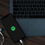 De Taylor Swift a un pódcast de crímenes y el audiolibro de ‘La Asistenta’: esto es lo más escuchado en Spotify tras 20 años de historia