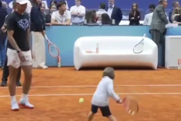 El hijo de Rafa Nadal sigue los pasos del padre con solo tres años: un revés más que prometedor