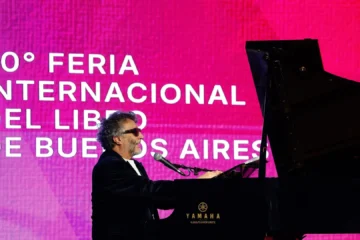 Fito Páez revoluciona la inauguración de la Feria del Libro de Buenos Aires con un concierto sorpresa