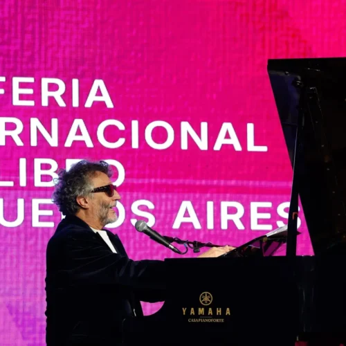 Fito Páez revoluciona la inauguración de la Feria del Libro de Buenos Aires con un concierto sorpresa