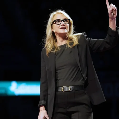 Mel Robbins, experta en crecimiento personal: «Cada rencor que sigues guardando te está costando energía, tiempo y alegría»
