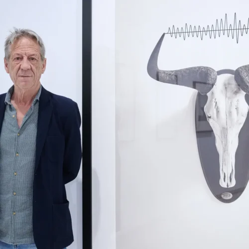 Chema Madoz, arte fotográfico en blanco y negro: «Llevo los objetos a un terreno donde no estén esclavizados por su función»