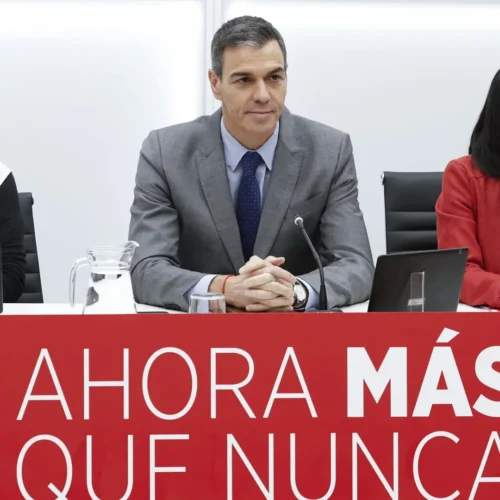La imputación de Zapatero desata la conmoción en el PSOE y precipita un blindaje a ciegas ordenado por Sánchez