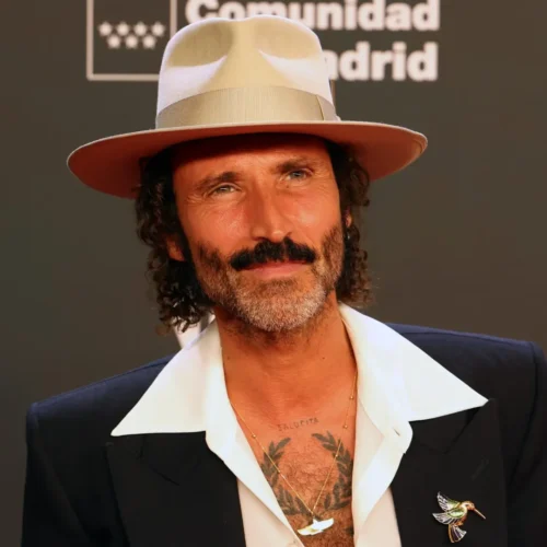 El sentido homenaje de Leiva a Robe Iniesta en los premios de la Academia de la Música de España: «Me dejó muchísimas cosas»
