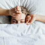 Los neurólogos advierten del riesgo de imponer rutinas como levantarse temprano sin base científica