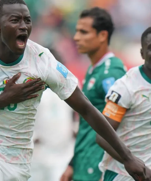 Senegal aplasta a Irak y mantiene sus esperanzas de clasificarse para las eliminatorias en el Mundial