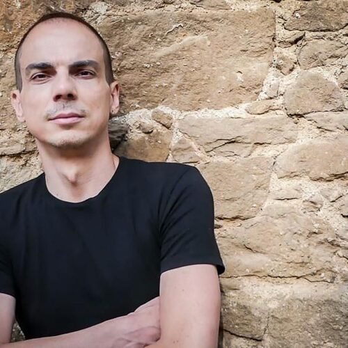 ‘Aló Verano’ con… Alberto Conejero: «¿Sería posible reservar mesa en un café inefable con Safo, García Lorca, Tennessee Williams y Lola Flores»