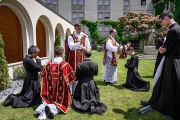 Cisma en la Iglesia católica: los lefebvrianos consuman su desafío al Papa León XIV y ordenan a cuatro obispos ultramontanos pese a la advertencia de excomunión