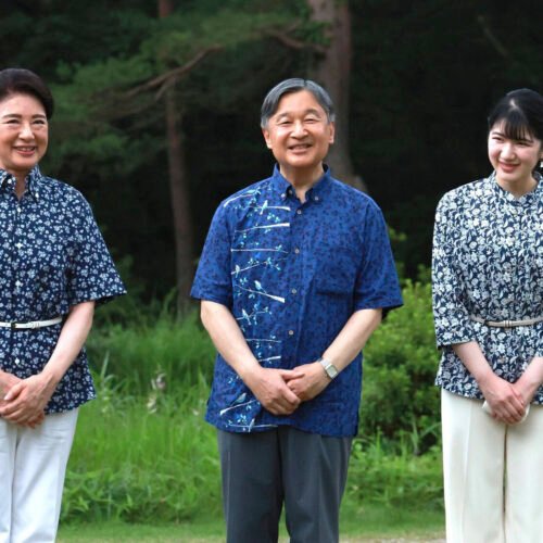 Japón da luz verde a la polémica Ley que cierra la puerta a una emperatriz y busca plebeyos que aseguren el banquillo de la dinastía ante el riesgo de extinción