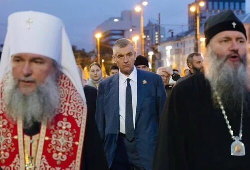 Decenas de miles de nostálgicos de la Monarquía rusa participan en la procesión anual en homenaje al zar Nicolás II